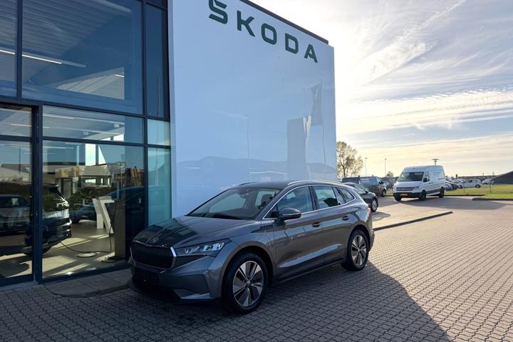 Grå Skoda Enyaq fra 2023