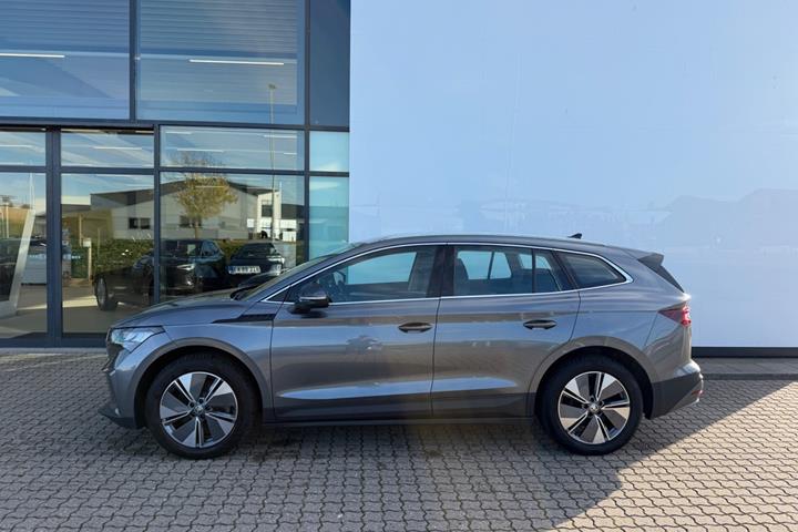 Grå Skoda Enyaq fra 2023