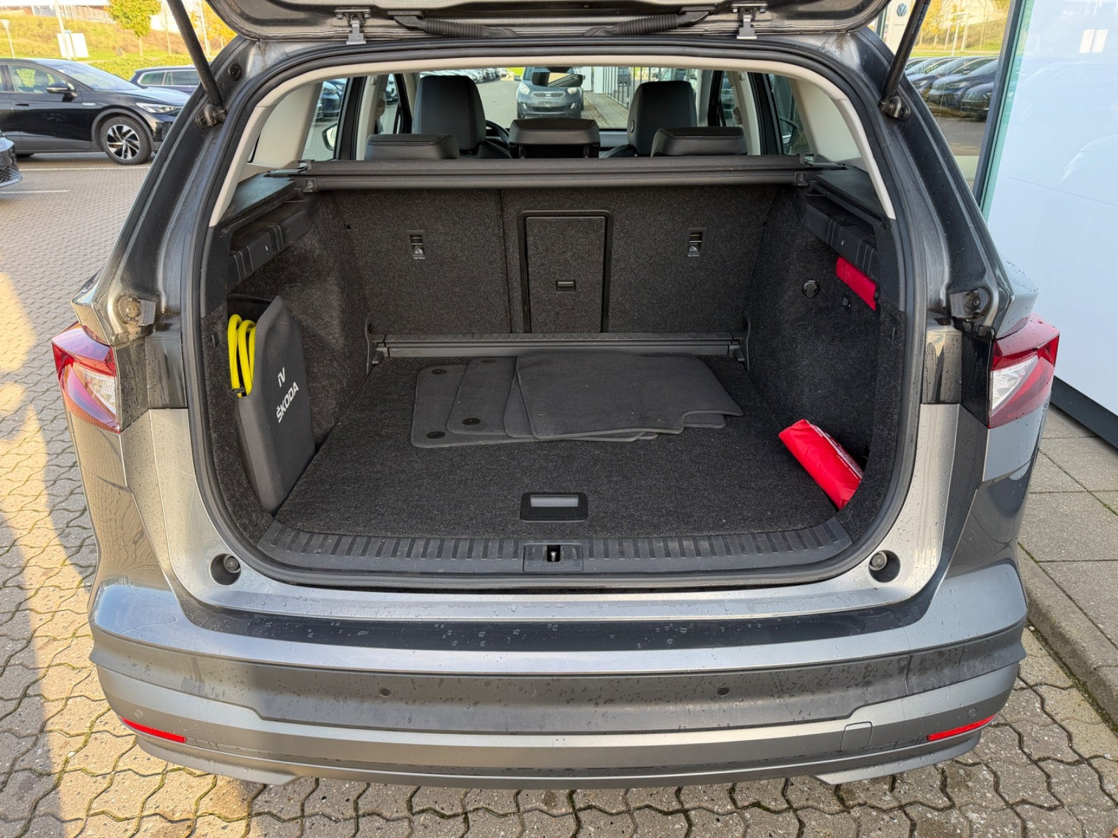 Grå Skoda Enyaq fra 2023