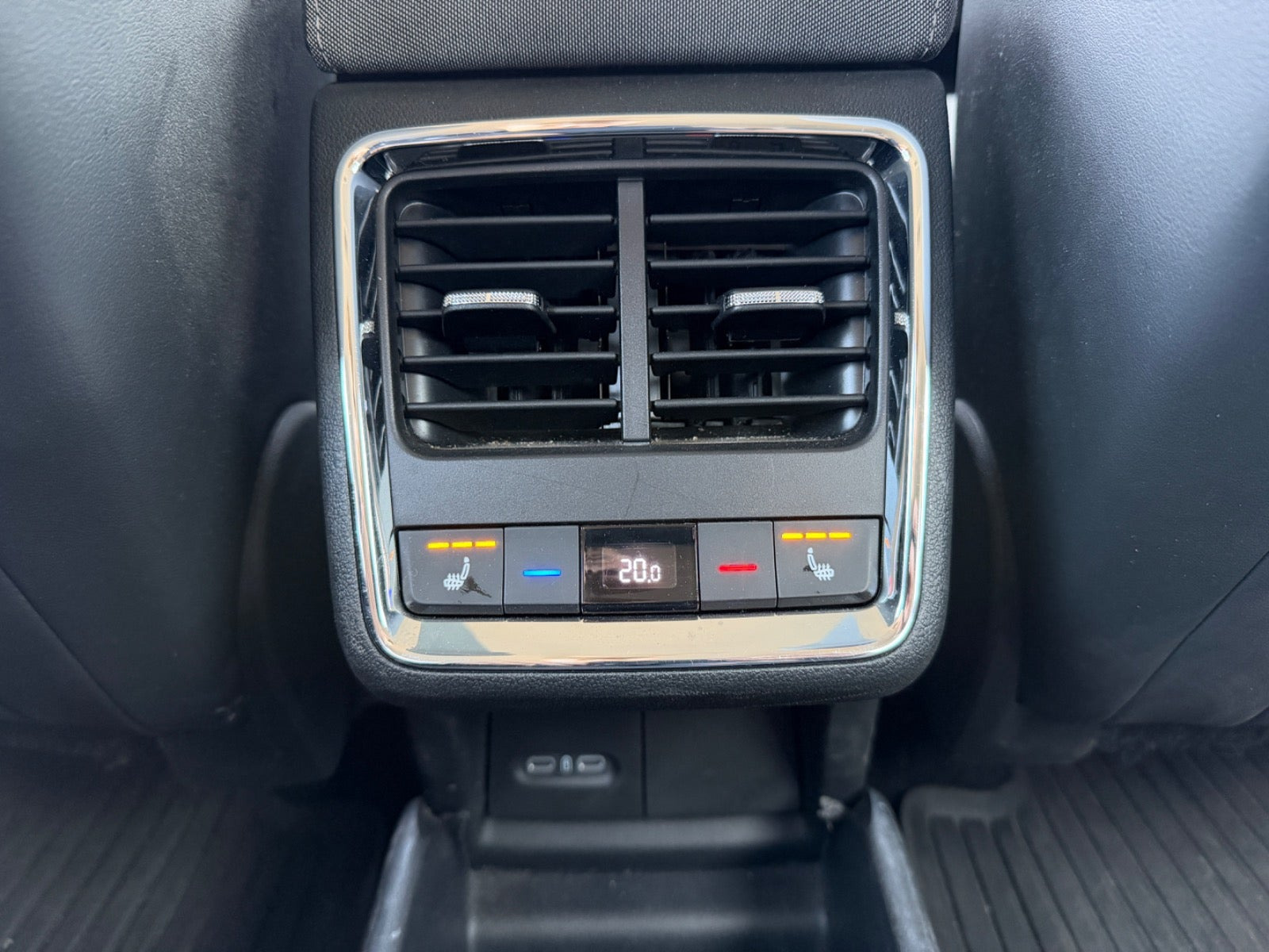 Grå Skoda Enyaq fra 2023