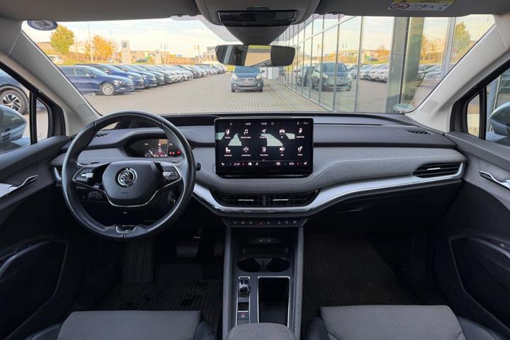 Grå Skoda Enyaq fra 2023