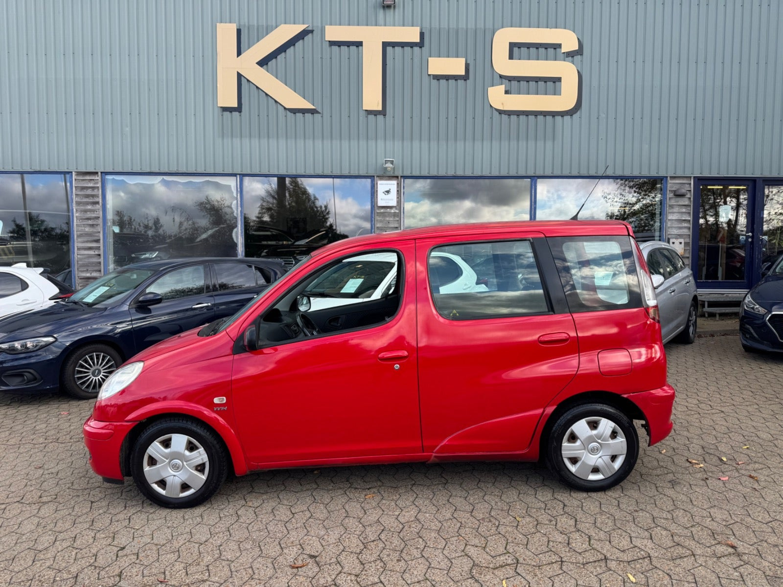 undefined Toyota Yaris Verso fra 2005 set udefra