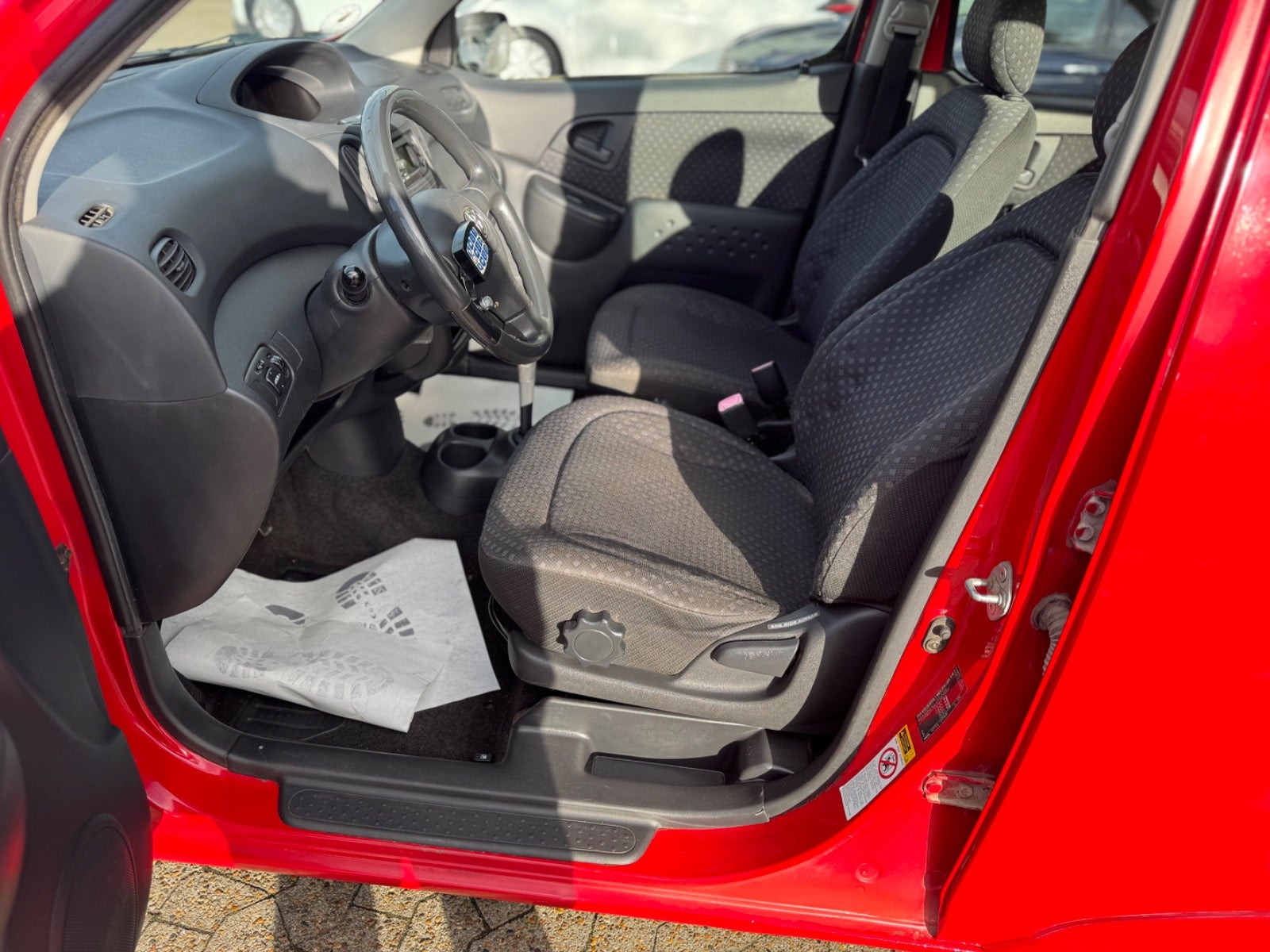 undefined Toyota Yaris Verso fra 2005 set indefra