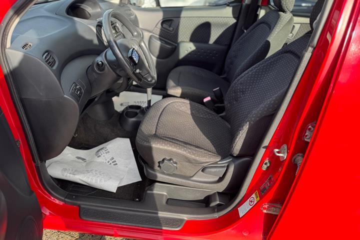 undefined Toyota Yaris Verso fra 2005 set indefra