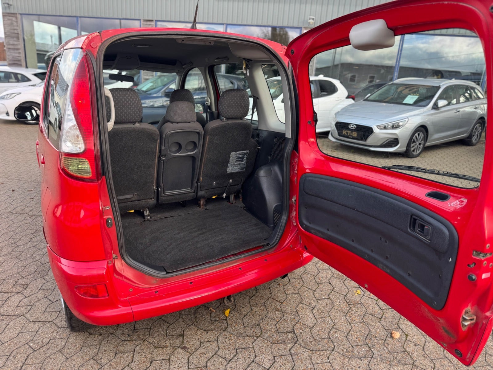 undefined Toyota Yaris Verso fra 2005 set indefra