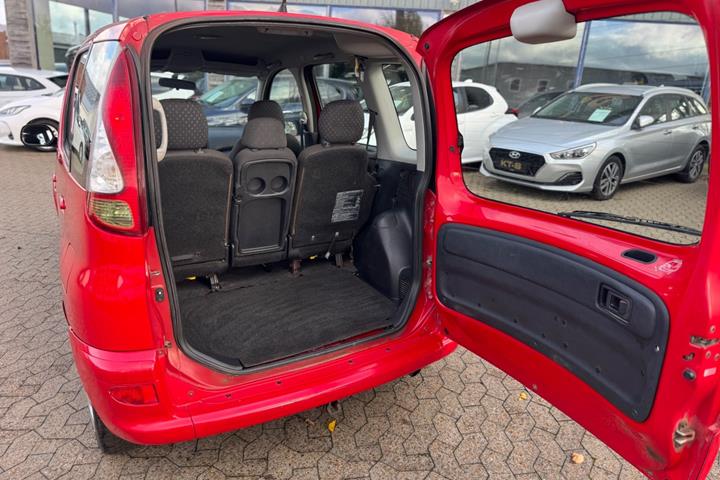 undefined Toyota Yaris Verso fra 2005 set indefra