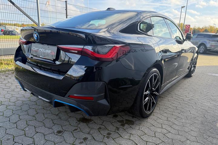 Sort BMW i4 fra 2023