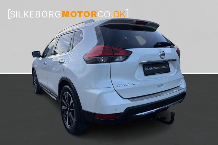 Hvid Nissan X-Trail fra 2018