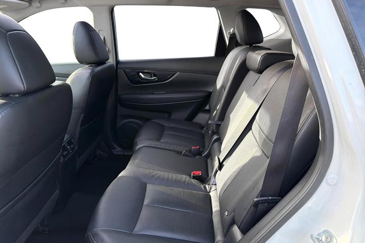 Hvid Nissan X-Trail fra 2018