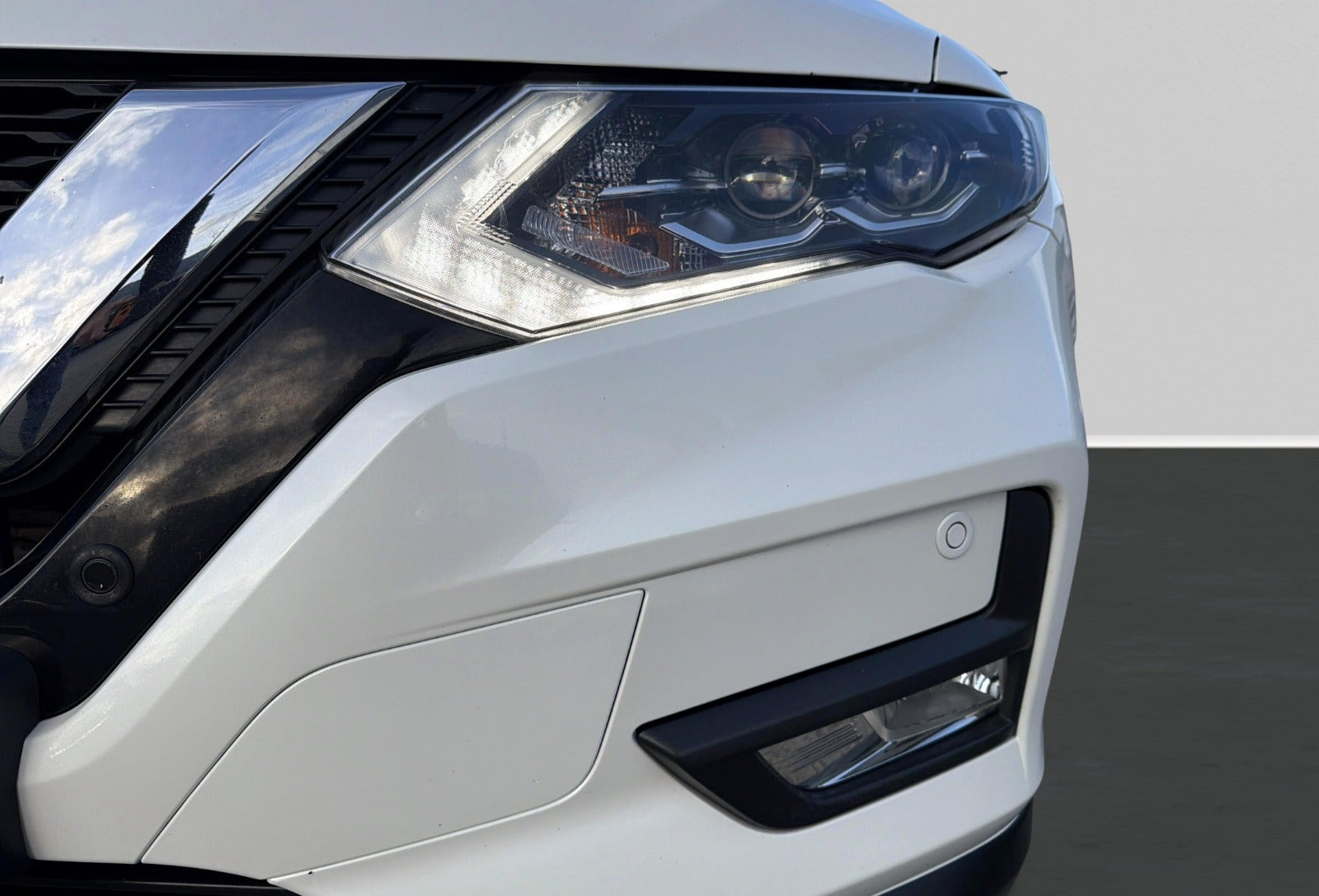 Hvid Nissan X-Trail fra 2018