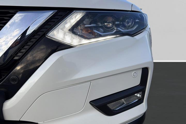 Hvid Nissan X-Trail fra 2018