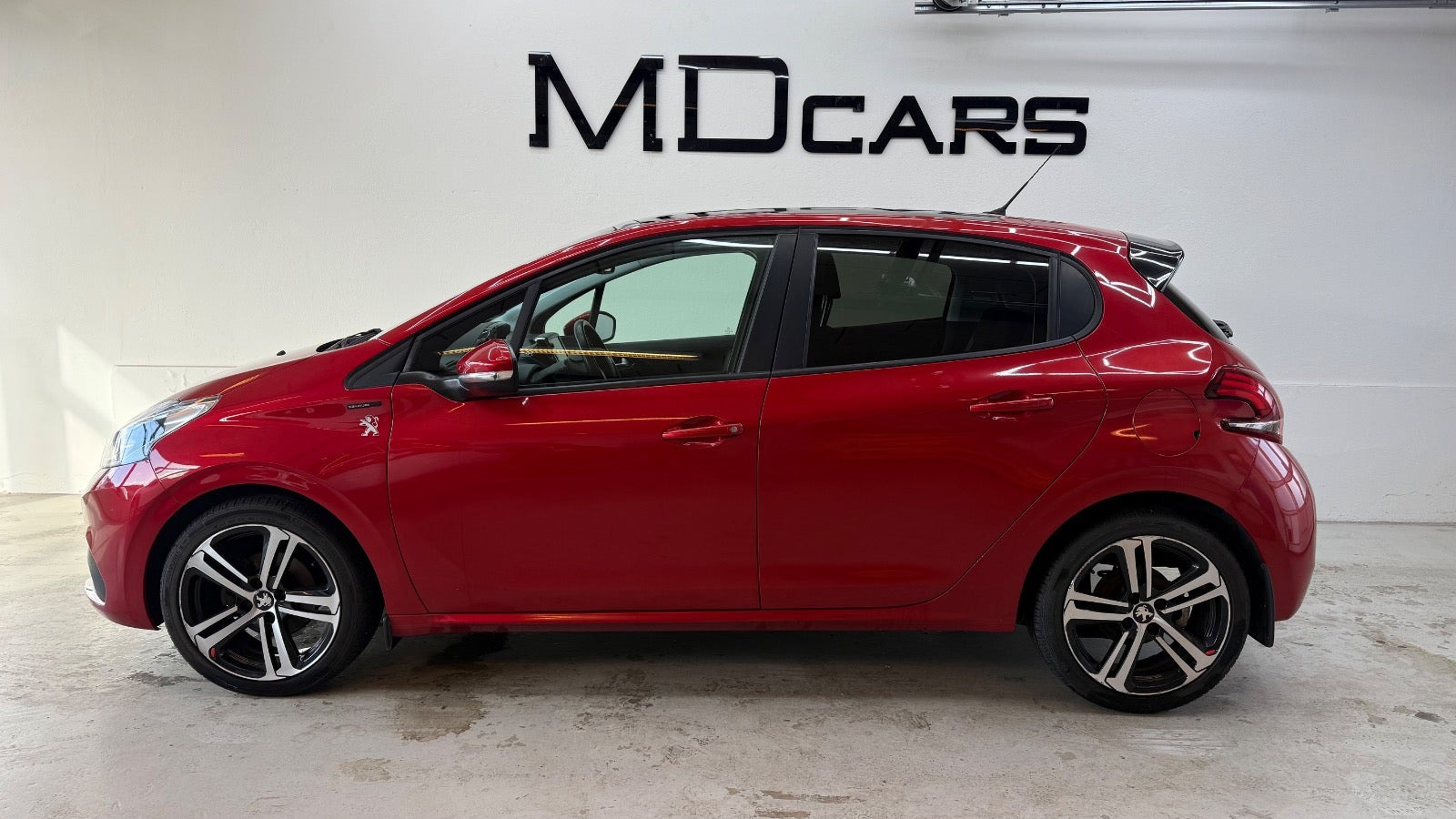 Rød Peugeot 208 fra 2019