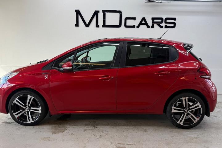 Rød Peugeot 208 fra 2019