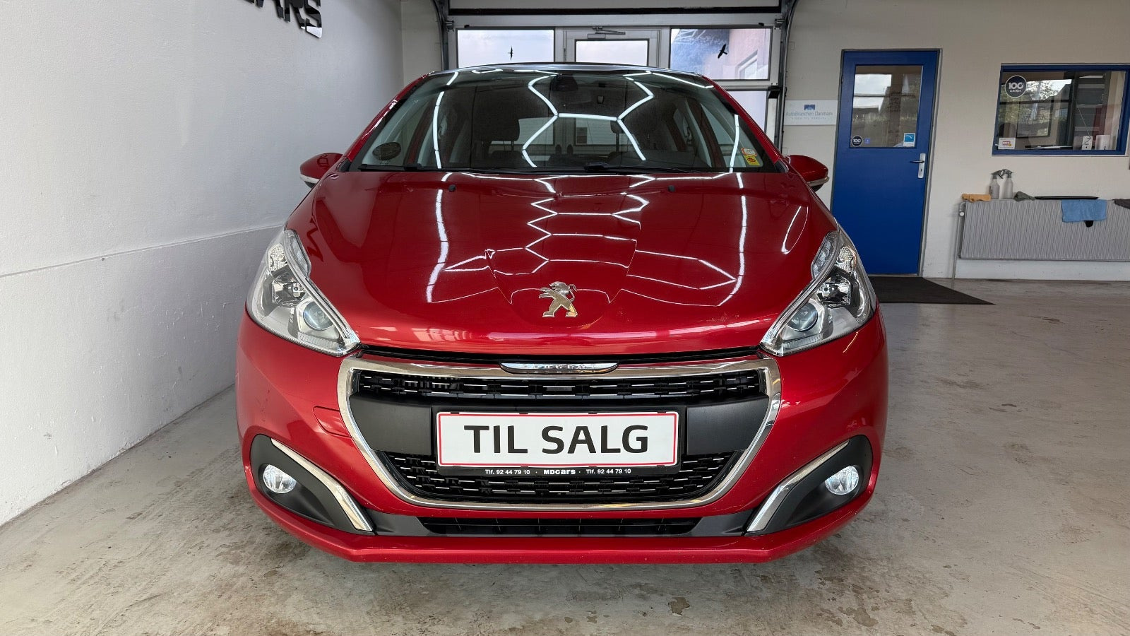 Rød Peugeot 208 fra 2019