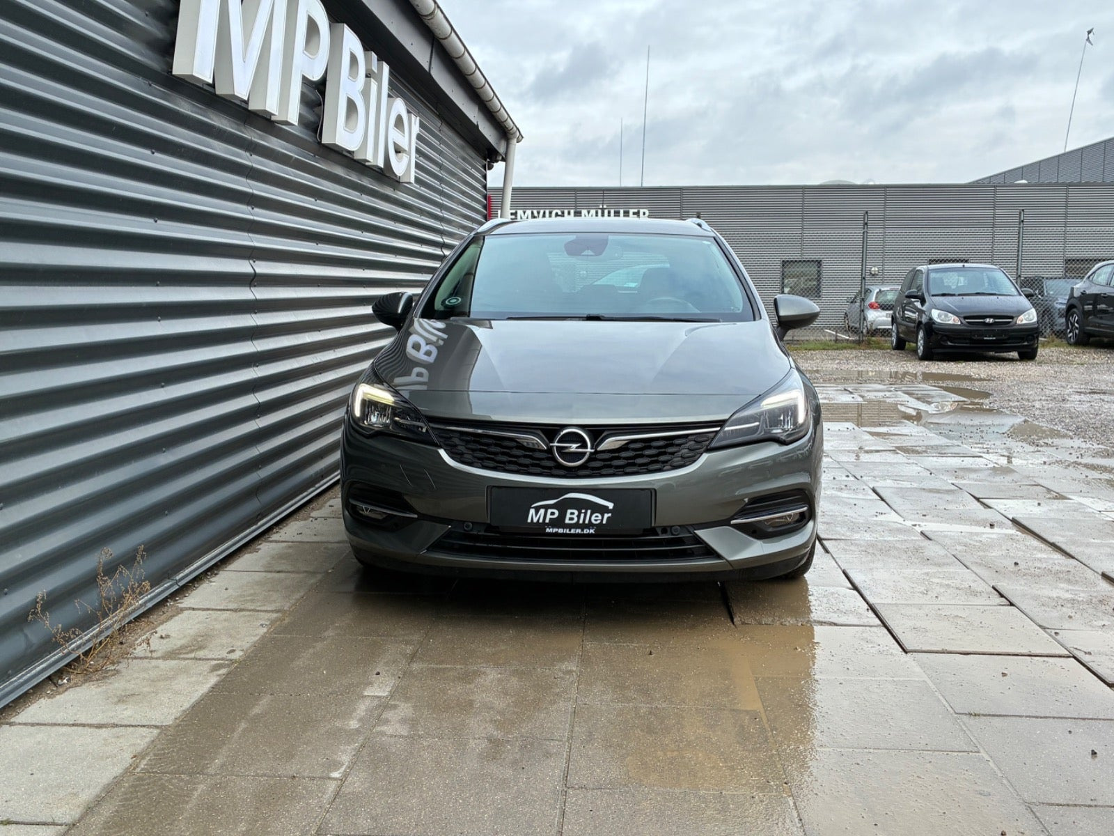 Grå Opel Astra fra 2020