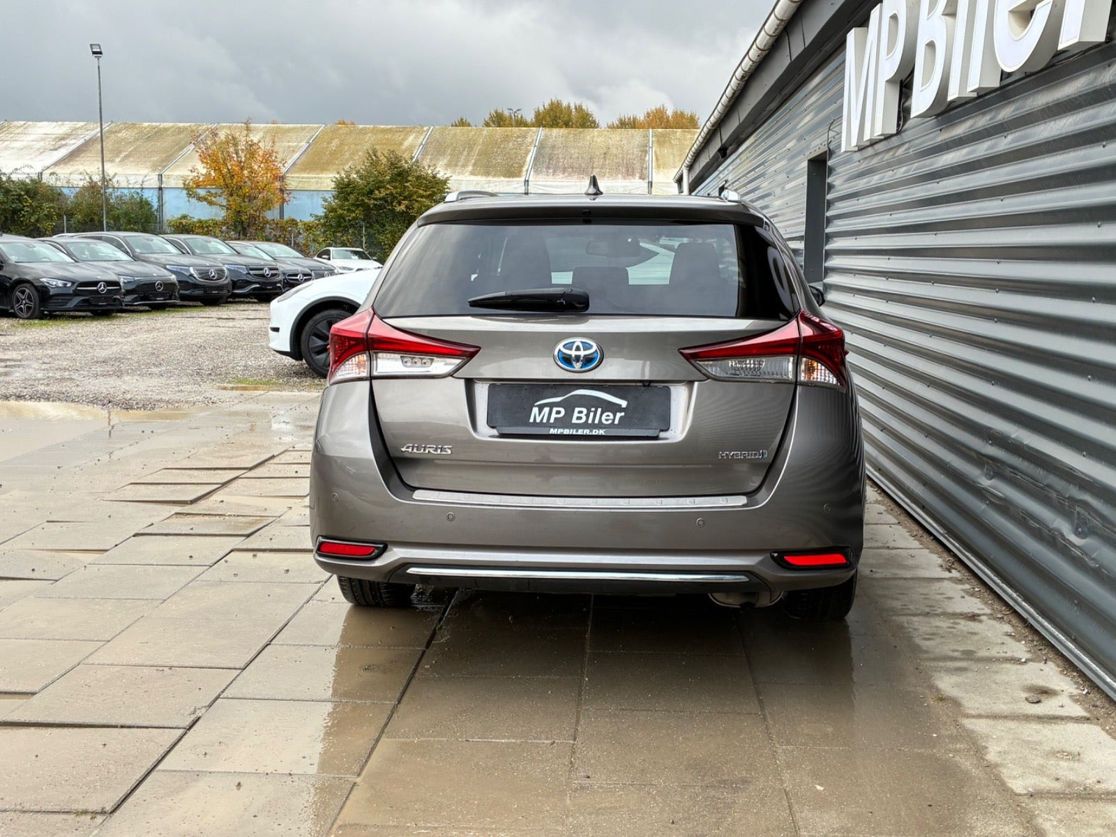Grå Toyota Auris fra 2017