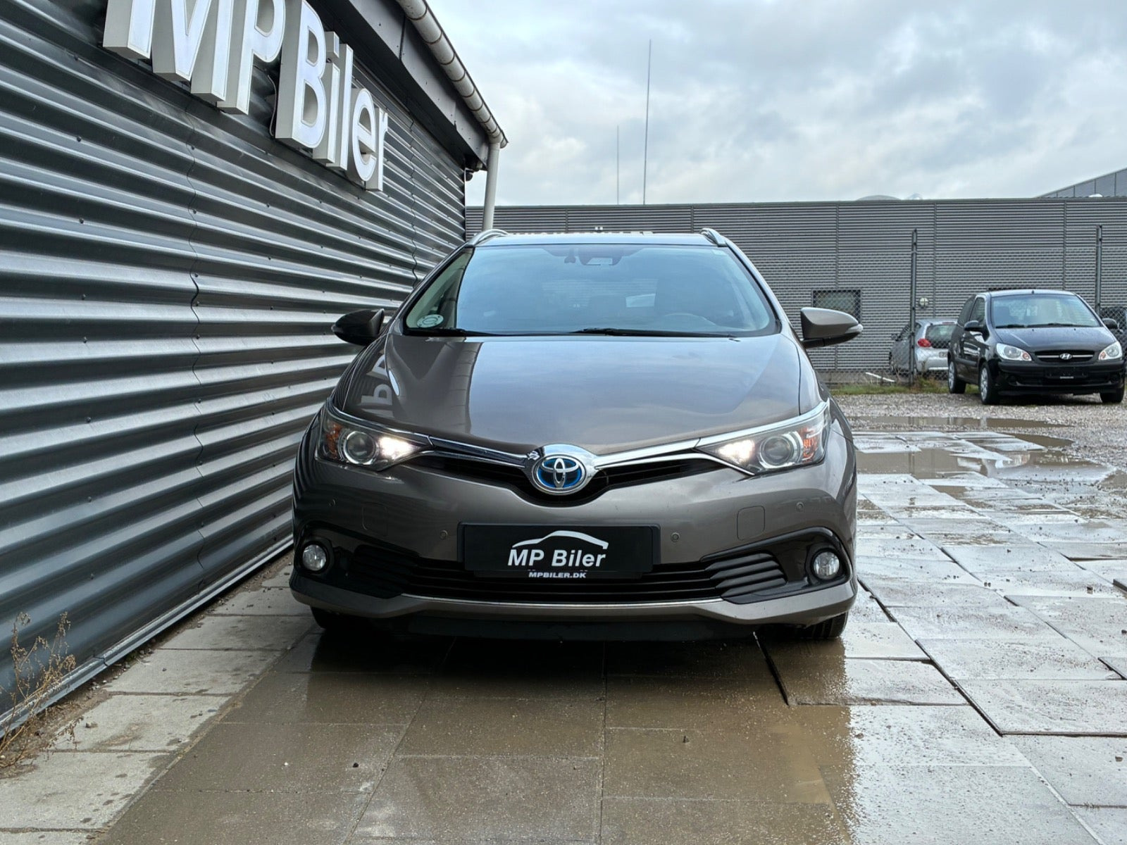 Grå Toyota Auris fra 2017