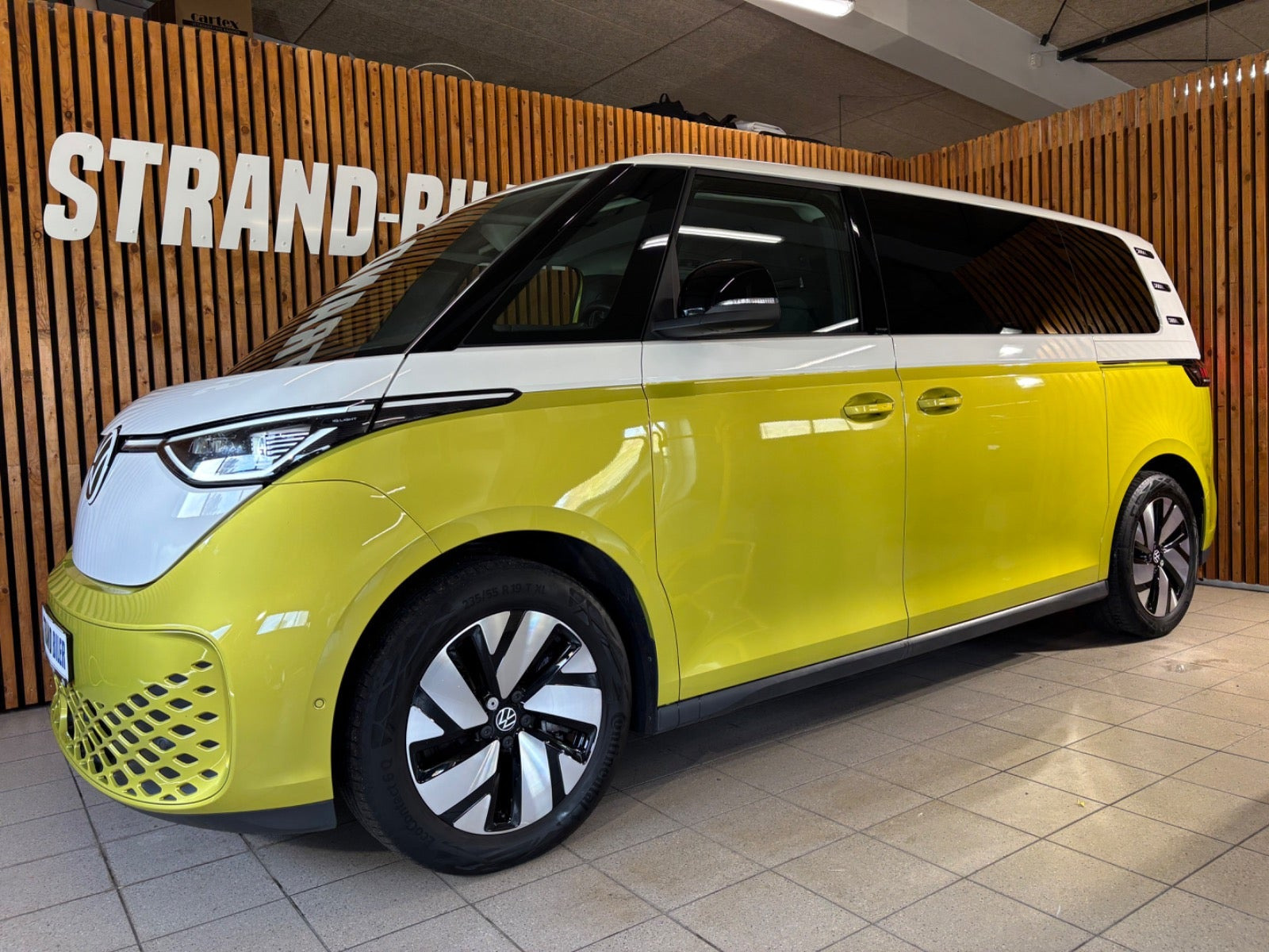 Gul VW ID.Buzz fra 2025