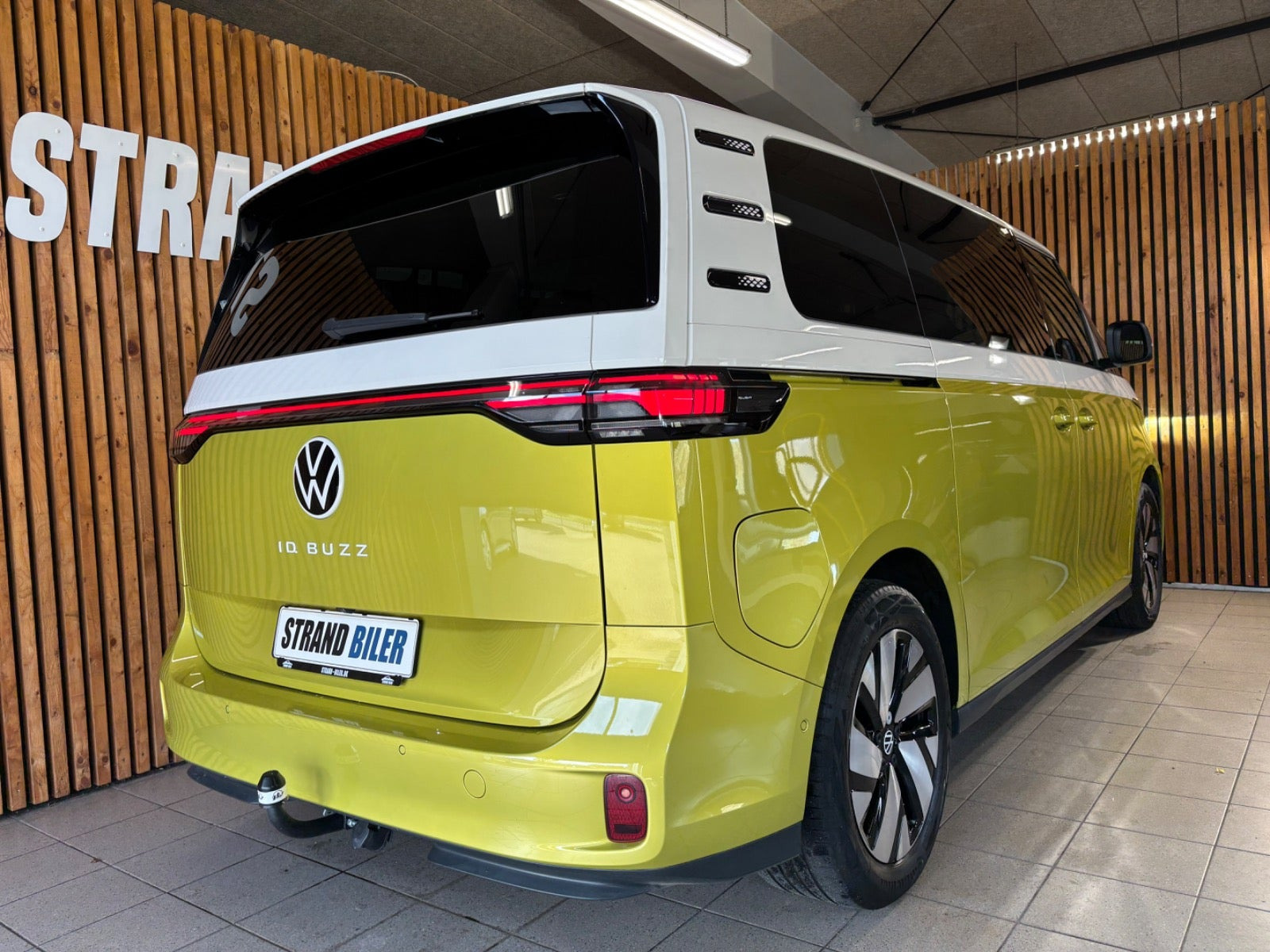 Gul VW ID.Buzz fra 2025