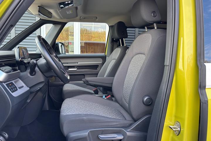 Gul VW ID.Buzz fra 2025