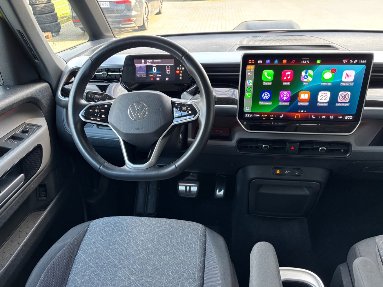 Gul VW ID.Buzz fra 2025