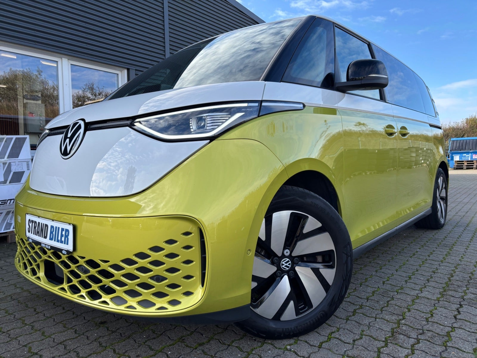 Gul VW ID.Buzz fra 2025