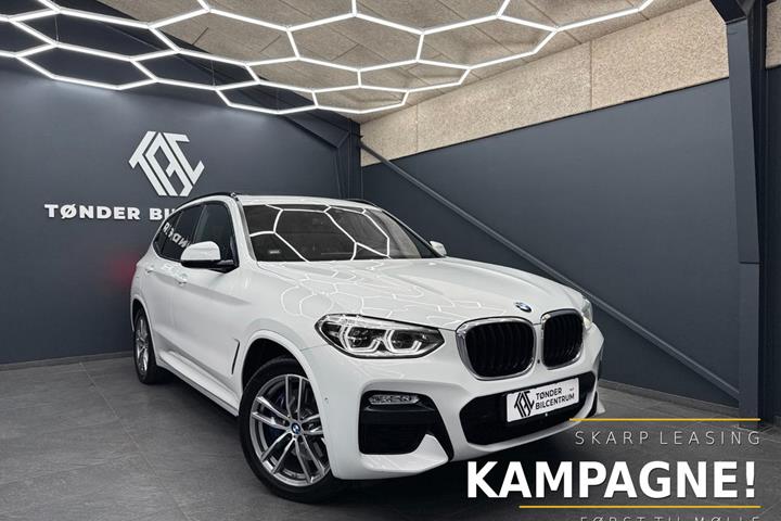 Blå BMW X3 fra 2018 set udefra