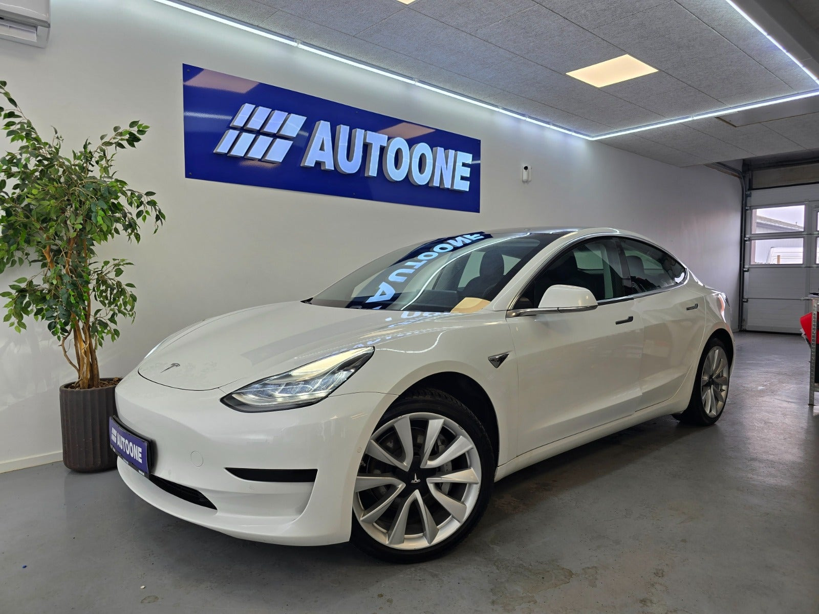Tesla Model 3 Standard Range+ RWD