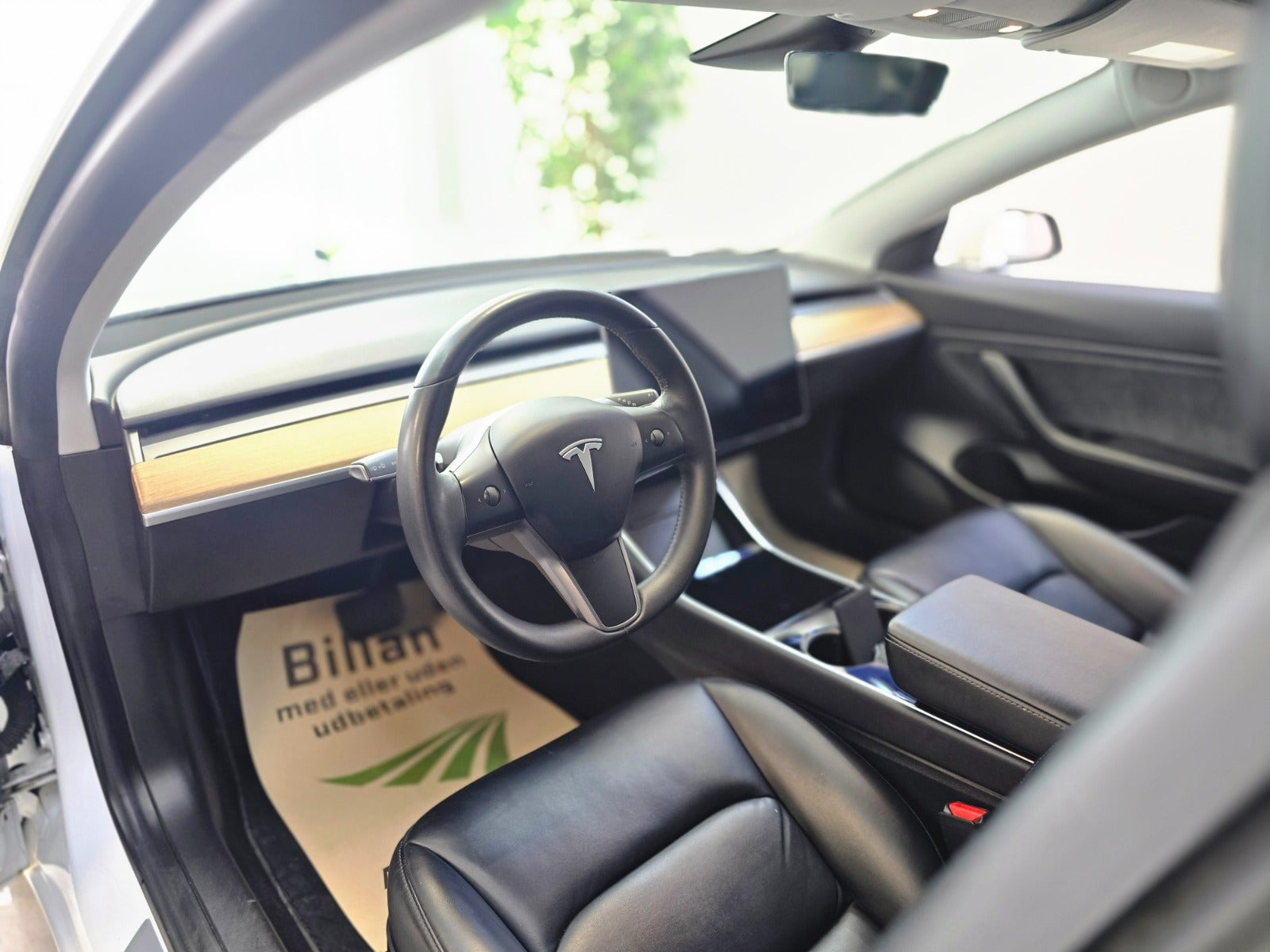 Hvid Tesla Model 3 fra 2019