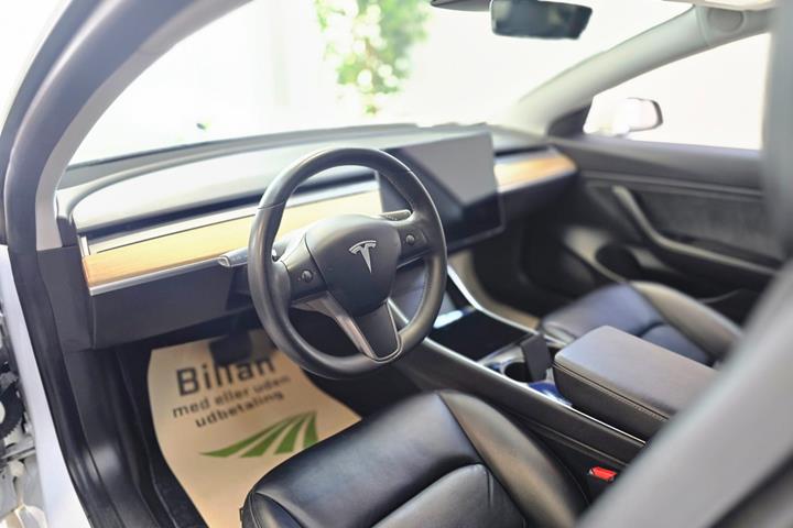Hvid Tesla Model 3 fra 2019