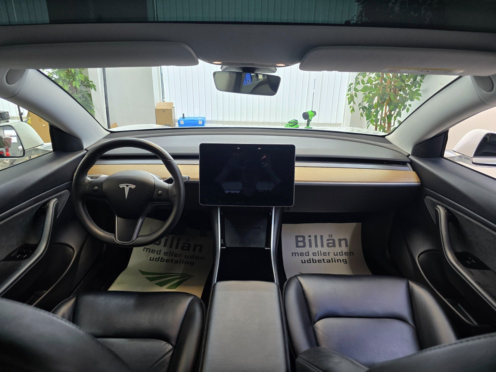 Hvid Tesla Model 3 fra 2019