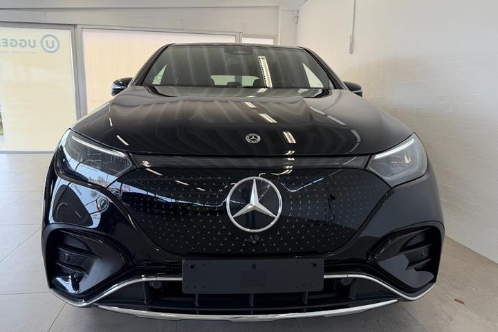 Sort Mercedes EQE350 SUV fra 2024