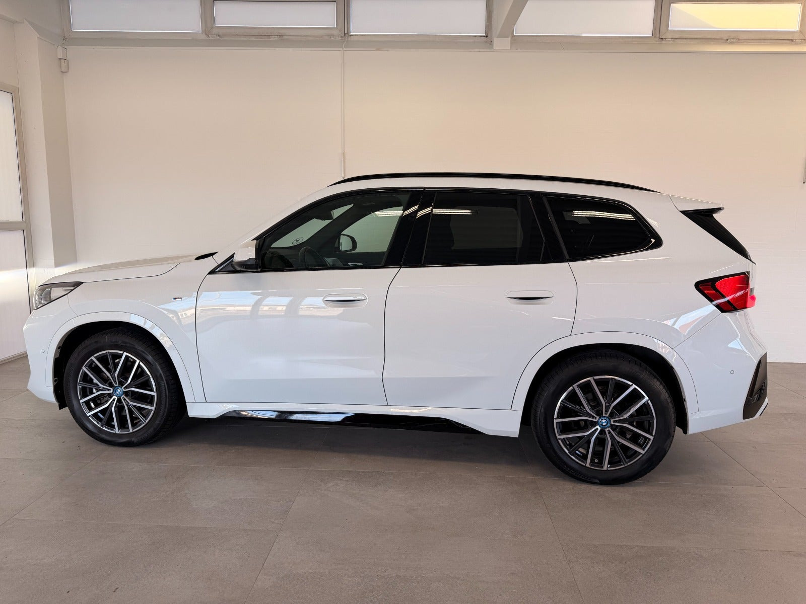 undefined BMW iX1 fra 2025