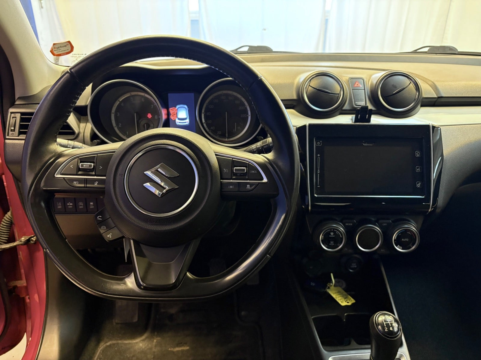 Rød Suzuki Swift fra 2018