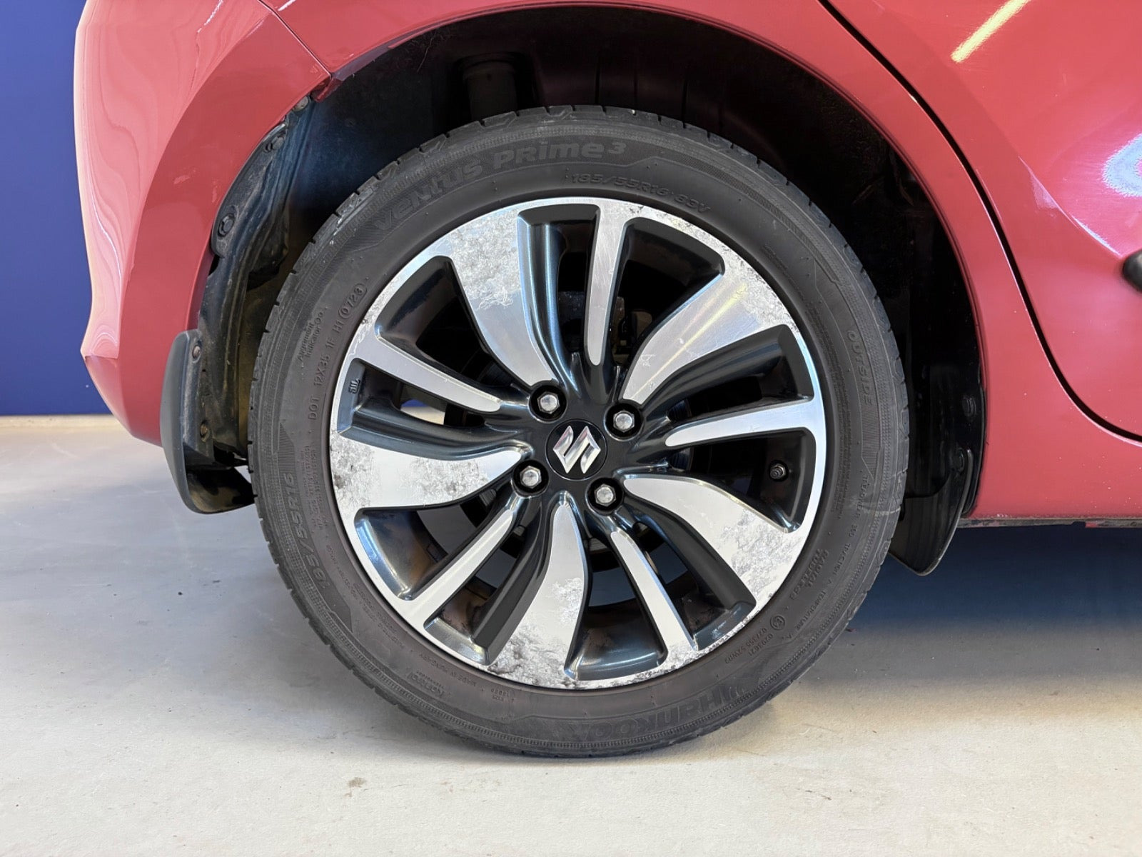 Rød Suzuki Swift fra 2018