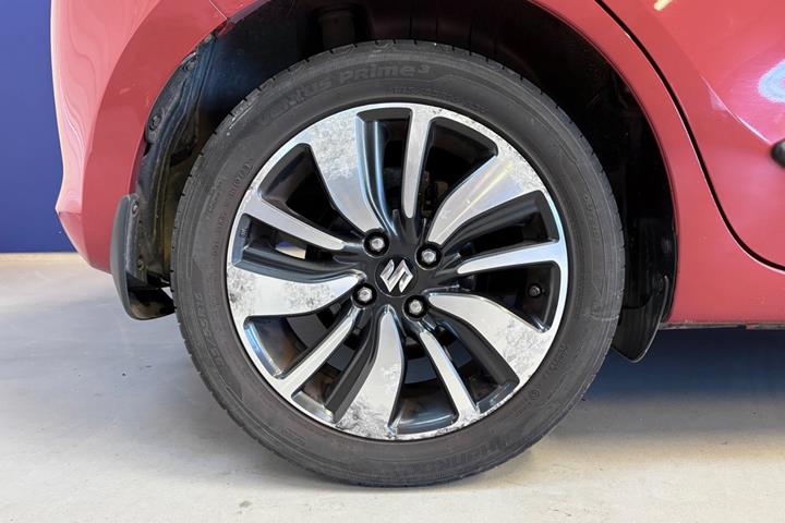 Rød Suzuki Swift fra 2018