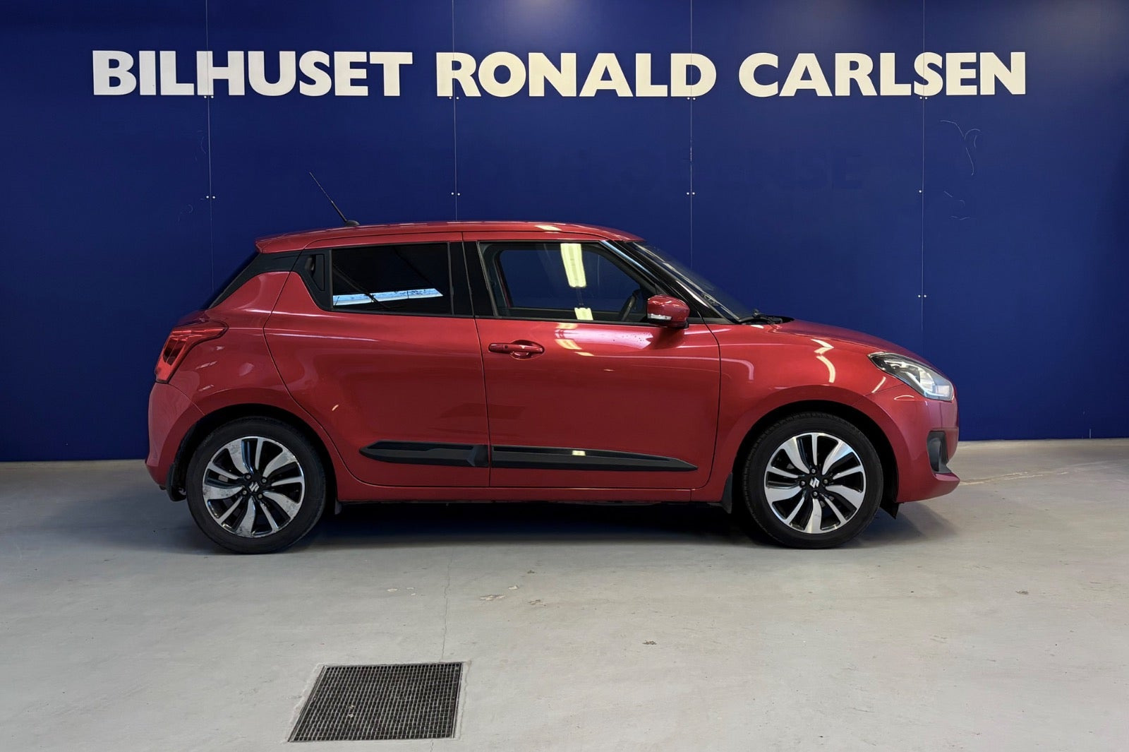 Rød Suzuki Swift fra 2018