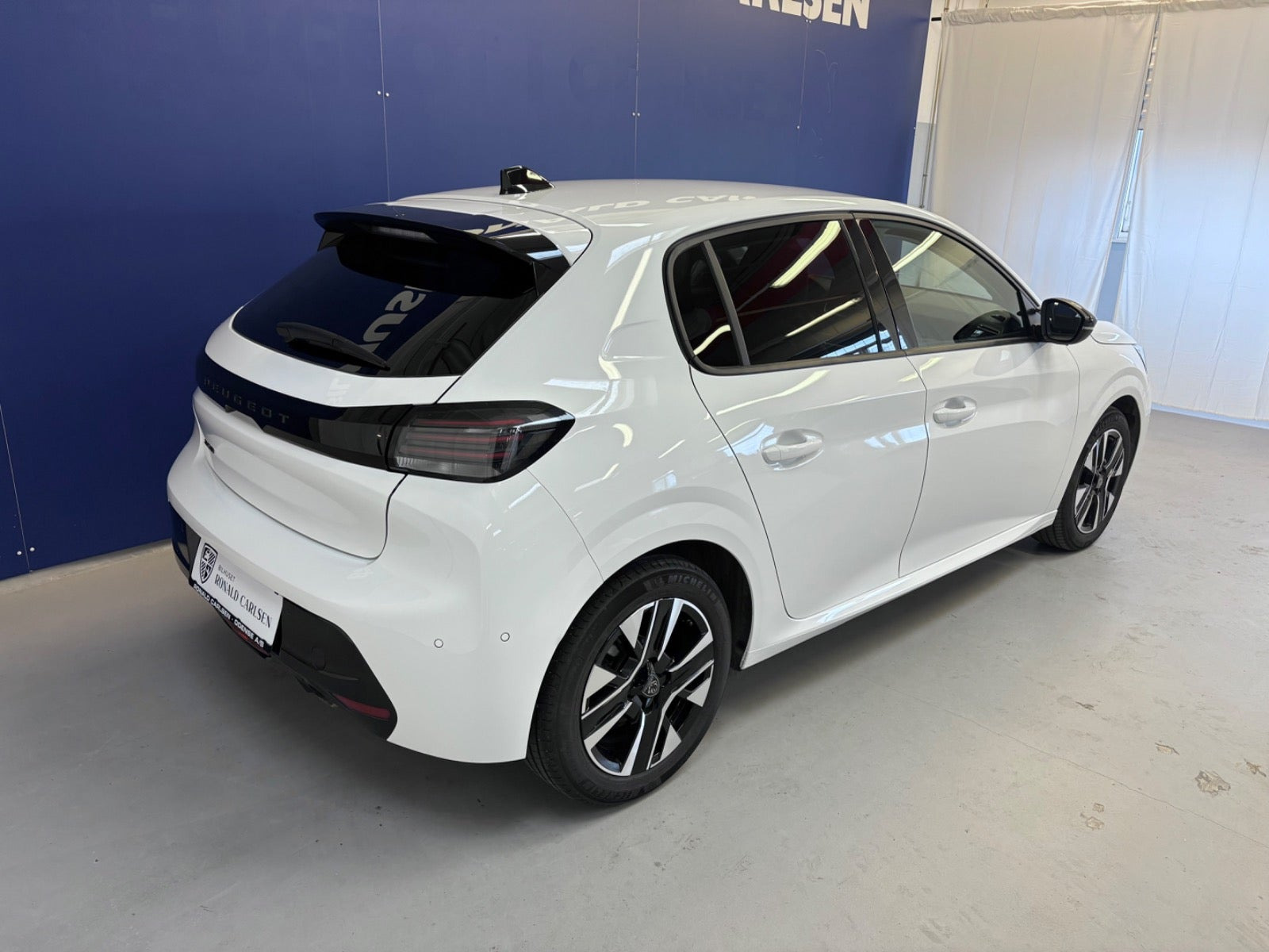 Hvid Peugeot 208 fra 2024