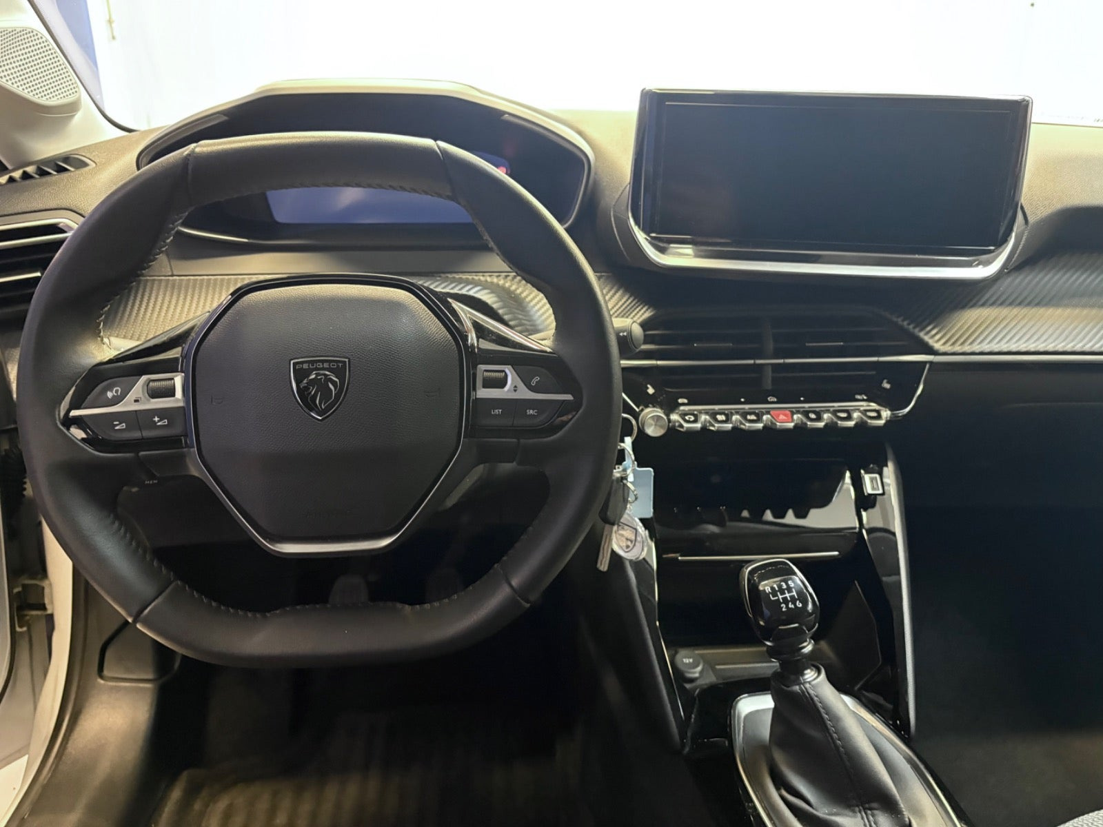 Hvid Peugeot 208 fra 2024