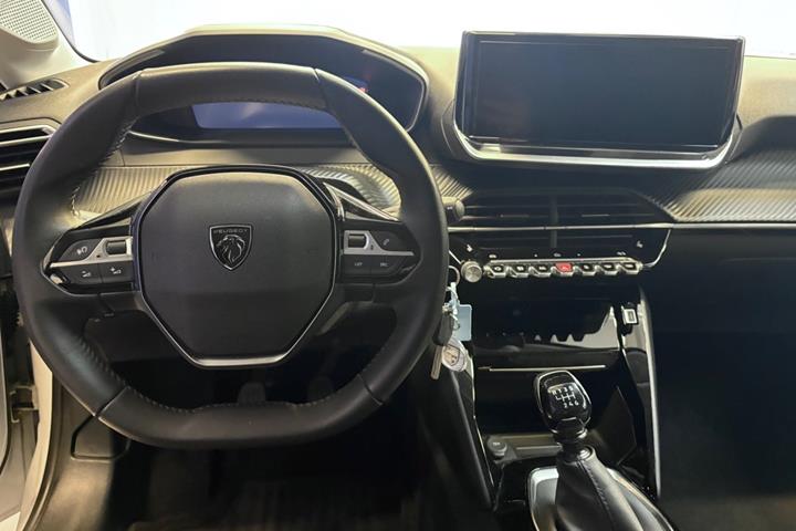 Hvid Peugeot 208 fra 2024