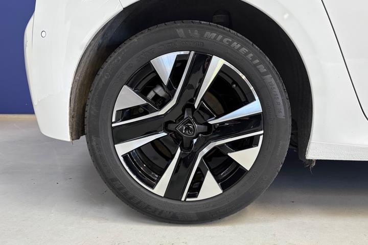 Hvid Peugeot 208 fra 2024