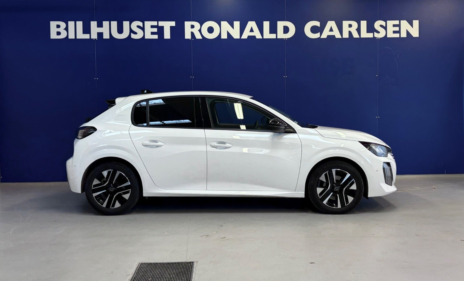 Hvid Peugeot 208 fra 2024