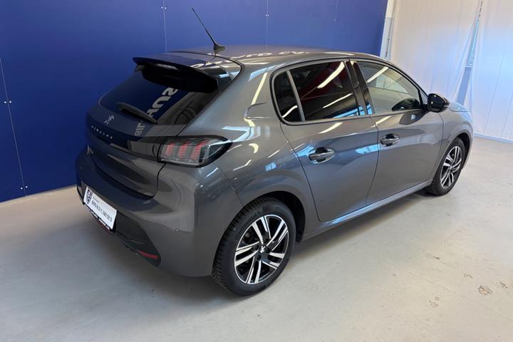 Grå Peugeot 208 fra 2023