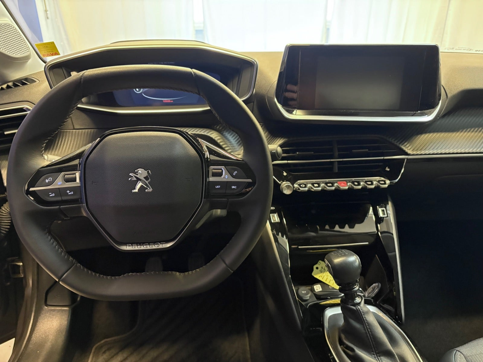 Grå Peugeot 208 fra 2023