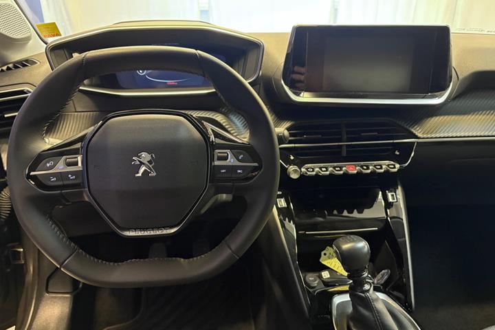 Grå Peugeot 208 fra 2023