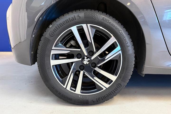 Grå Peugeot 208 fra 2023