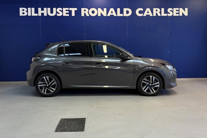 Grå Peugeot 208 fra 2023