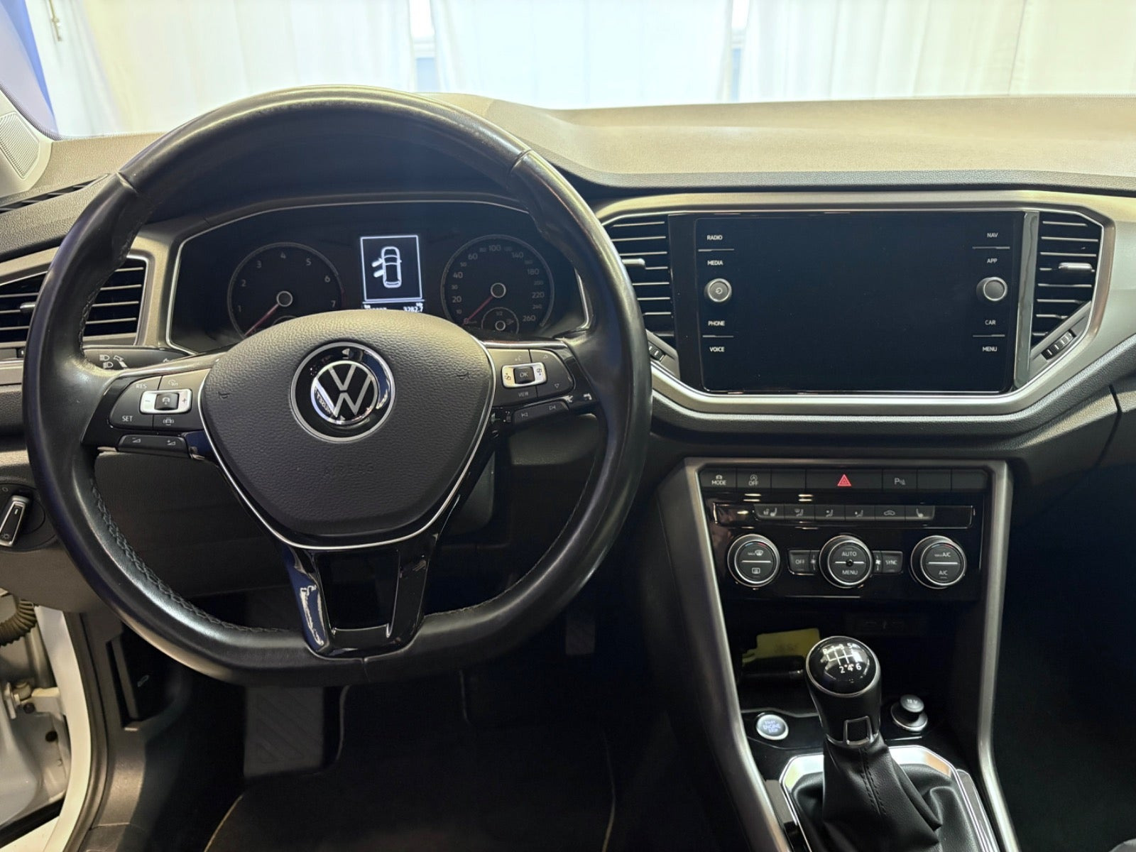 Hvid VW T-Roc fra 2021