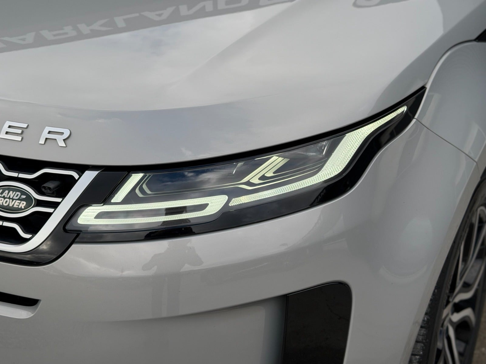 Grå Land Rover Range Rover evoque fra 2020