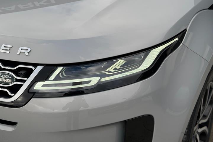 Grå Land Rover Range Rover evoque fra 2020